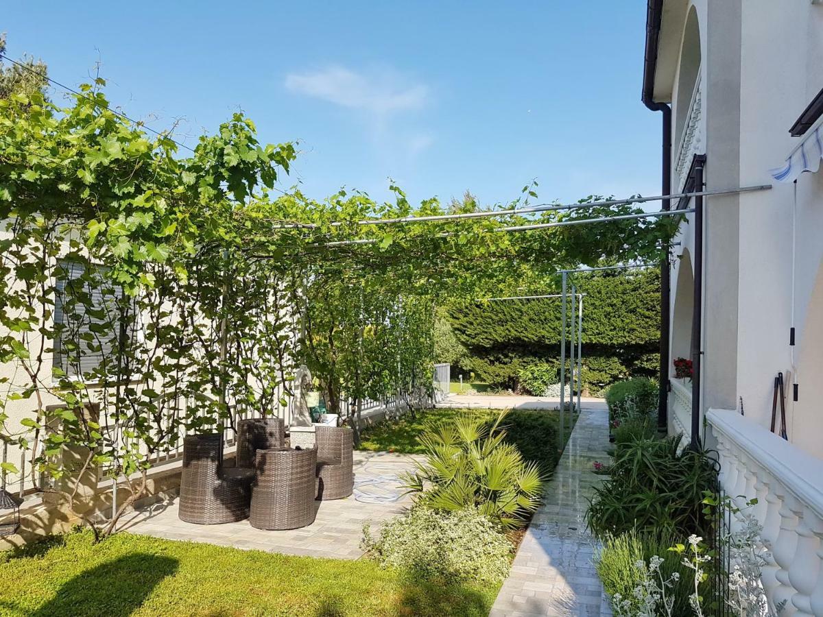 Apartments Vila Leona 皮罗瓦茨 外观 照片