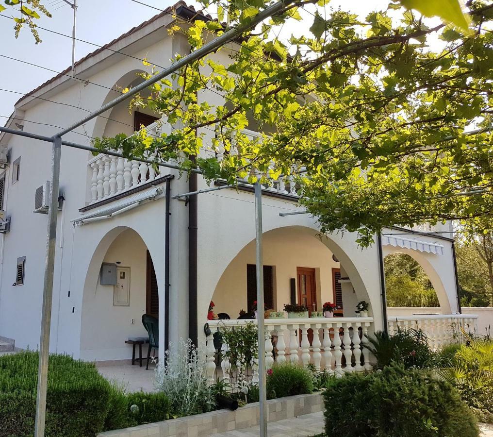 Apartments Vila Leona 皮罗瓦茨 外观 照片