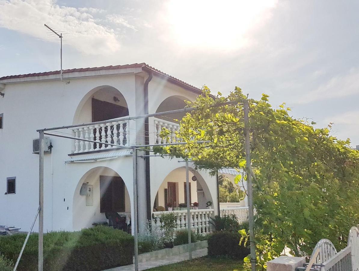 Apartments Vila Leona 皮罗瓦茨 外观 照片